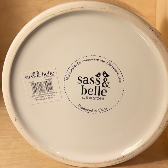 “I’M A DOG/what’s your super power” stoneware dog bowl w/gold lettering - Picture 3 of 4